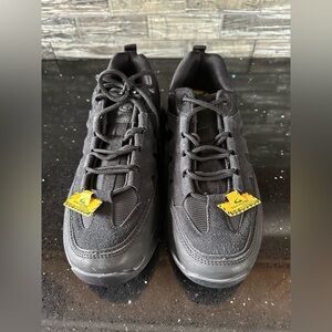 NWT GEERS Comfort Men Sz 8.5 Athletic Black Sneaker Slip Resistant Padded Shoes